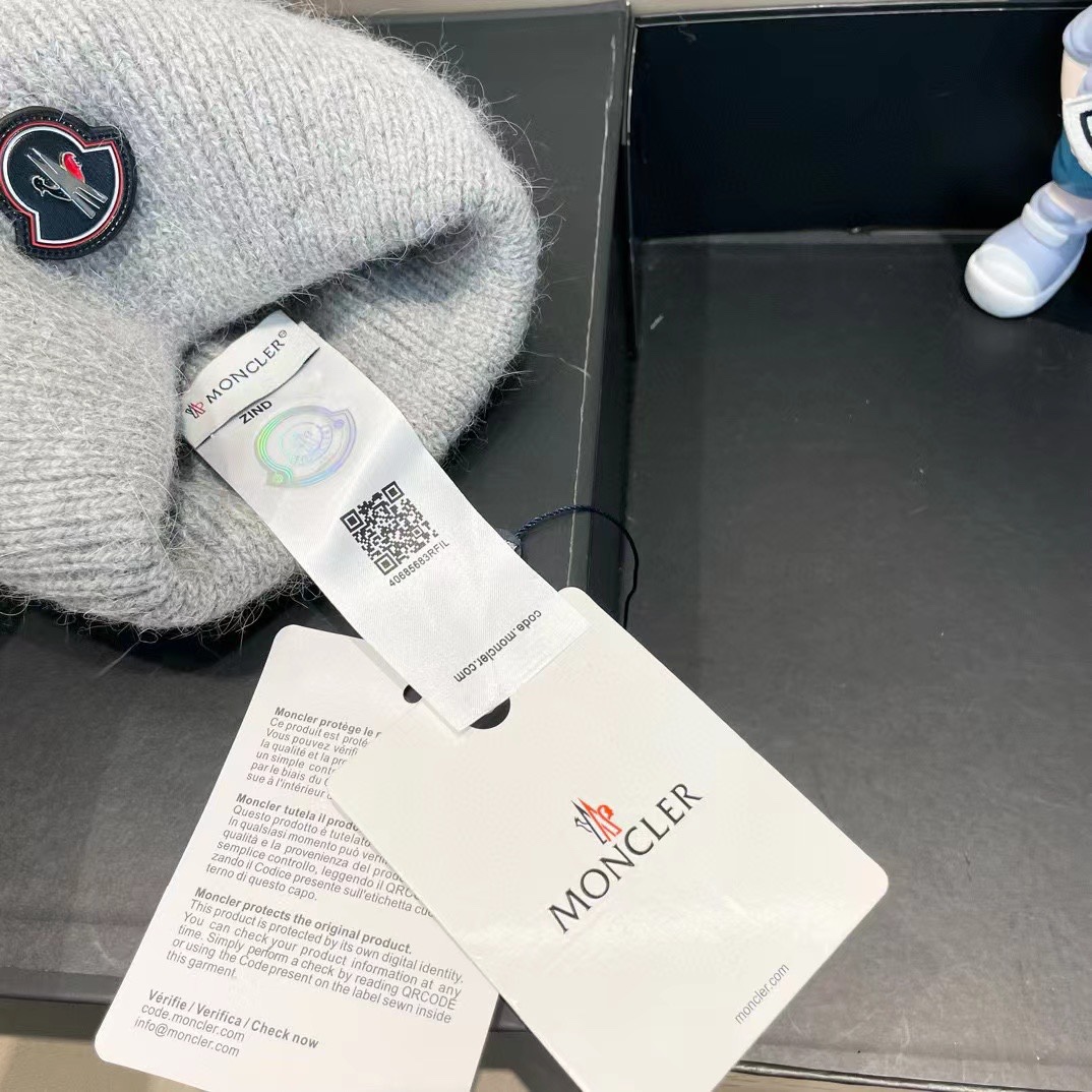   蒙口秋冬安哥拉兔毛羊毛针织厚翻边毛线帽
年末重磅高颜值仙女针织帽，超仙的安哥拉兔羊毛，
色系很甜美，