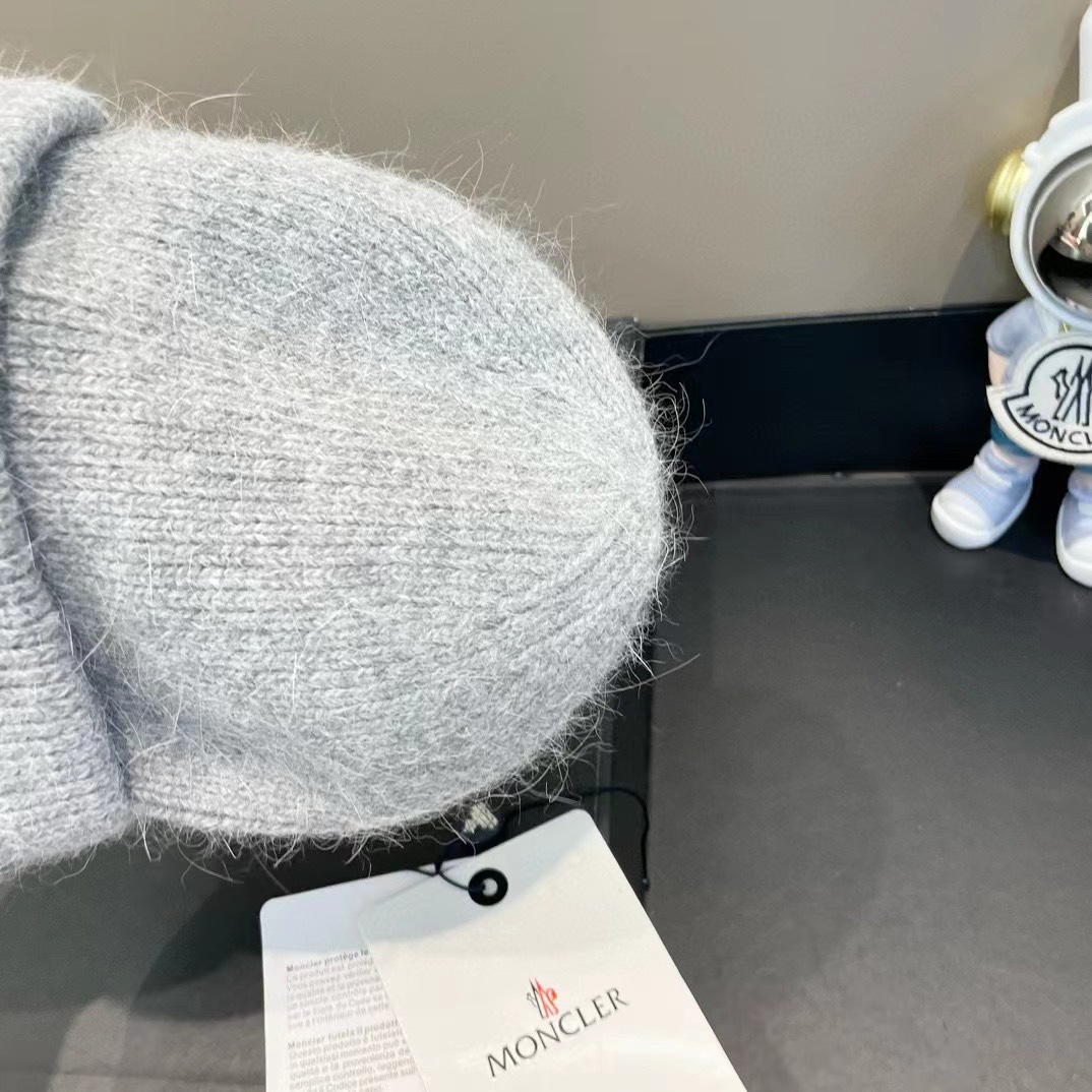   蒙口秋冬安哥拉兔毛羊毛针织厚翻边毛线帽
年末重磅高颜值仙女针织帽，超仙的安哥拉兔羊毛，
色系很甜美，