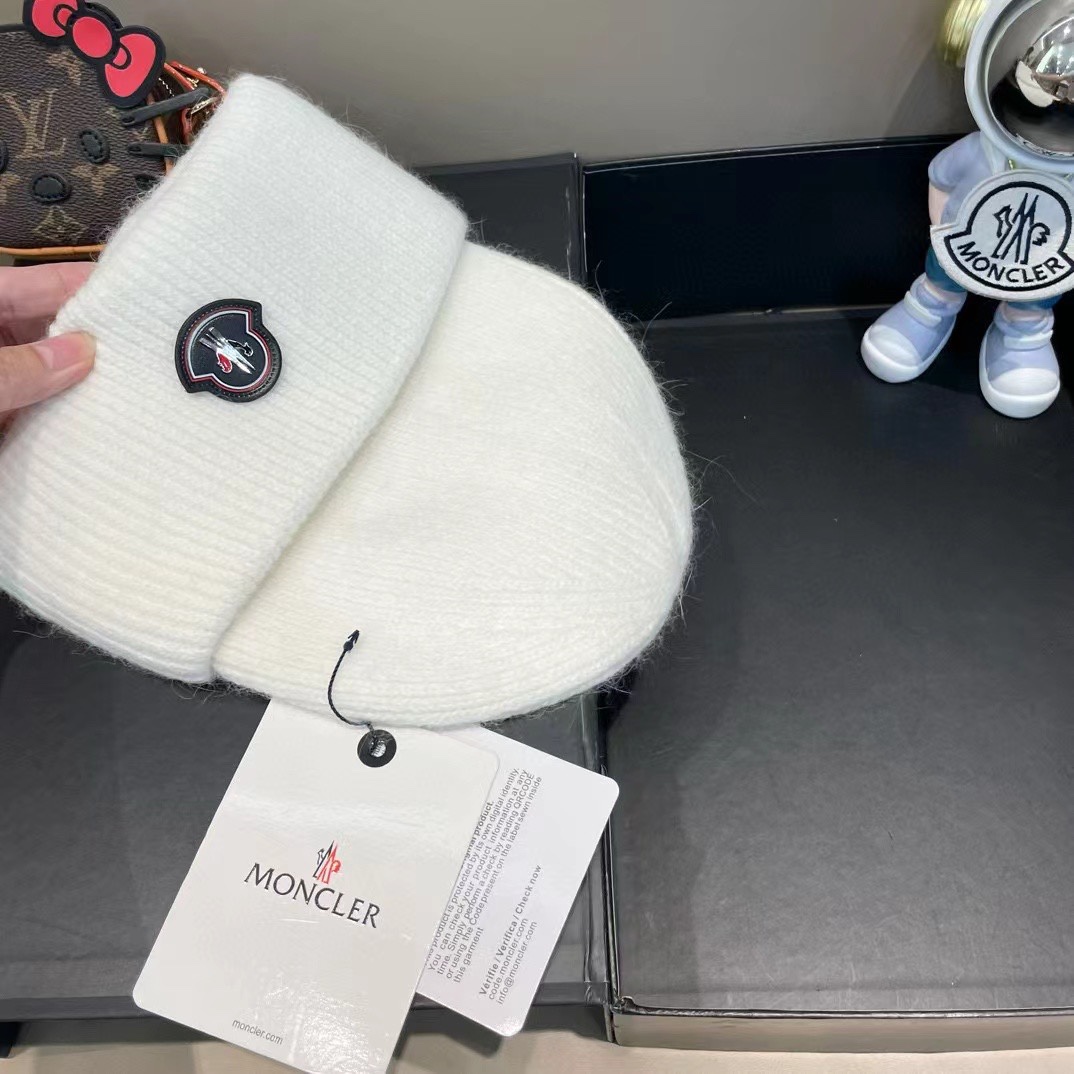   蒙口秋冬安哥拉兔毛羊毛针织厚翻边毛线帽
年末重磅高颜值仙女针织帽，超仙的安哥拉兔羊毛，
色系很甜美，