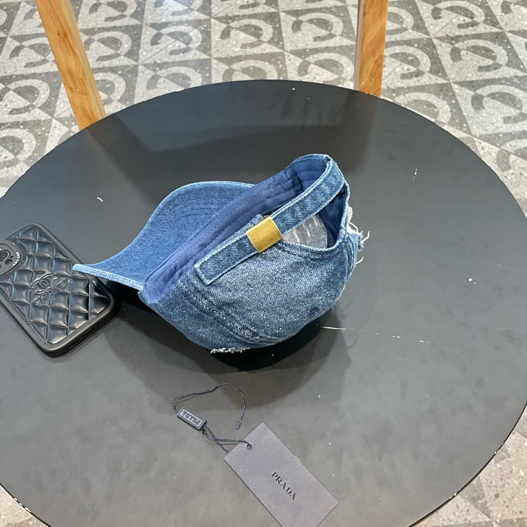 普拉达Prada 经典三角标棒球帽🧢万能必留款 戴一万年都好看 日常刚需 颜色完美 帽型正点 简直谁戴