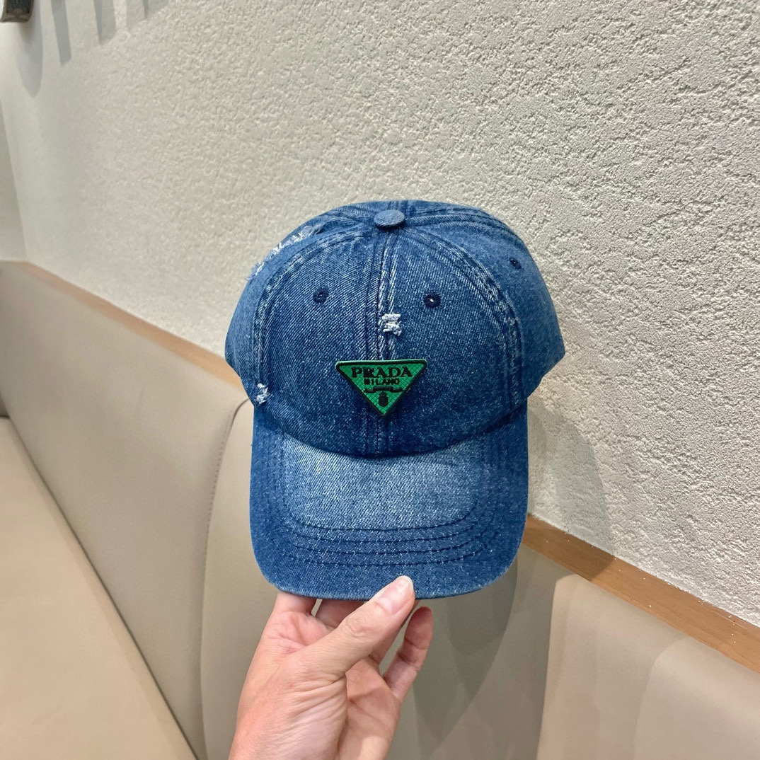  普拉达Prada 经典三角标棒球帽🧢万能必留款 戴一万年都好看 日常刚需 颜色完美 帽型正点 简直谁戴
