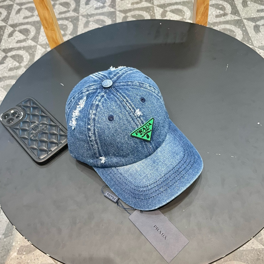  普拉达Prada 经典三角标棒球帽🧢万能必留款 戴一万年都好看 日常刚需 颜色完美 帽型正点 简直谁戴