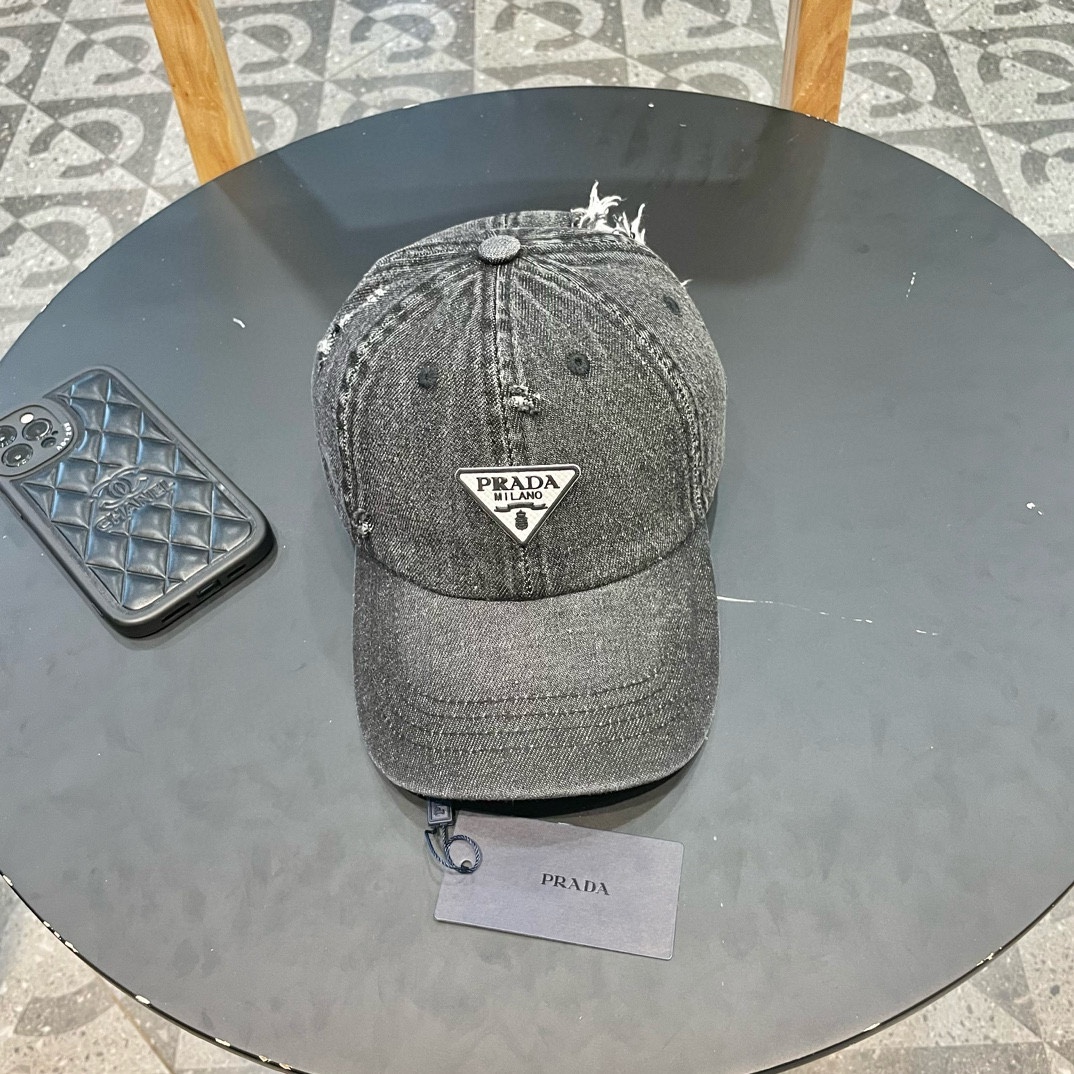  普拉达Prada 经典三角标棒球帽🧢万能必留款 戴一万年都好看 日常刚需 颜色完美 帽型正点 简直谁戴