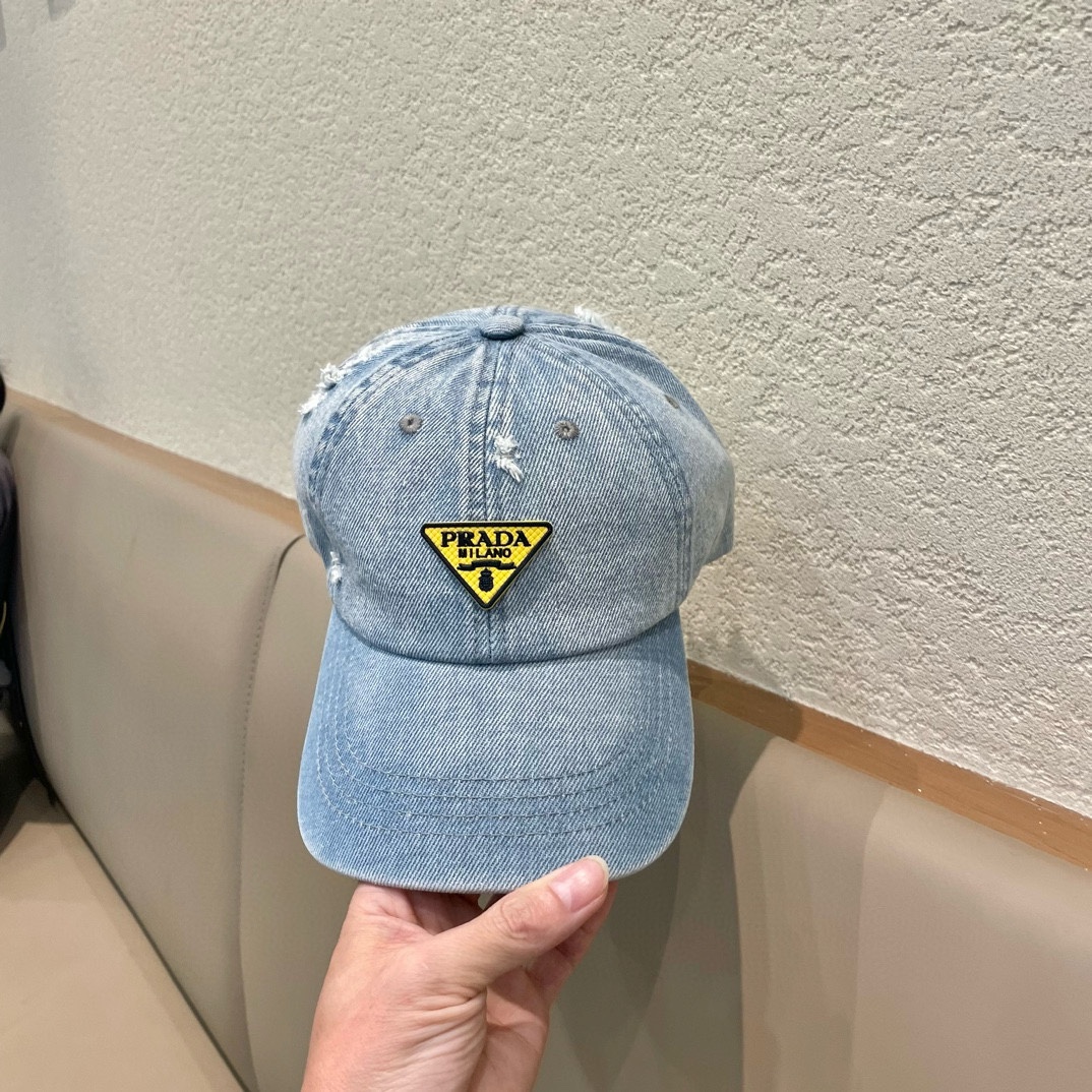  普拉达Prada 经典三角标棒球帽🧢万能必留款 戴一万年都好看 日常刚需 颜色完美 帽型正点 简直谁戴