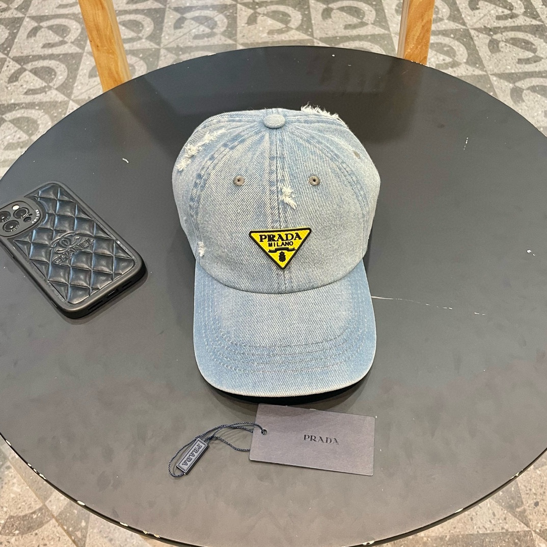  普拉达Prada 经典三角标棒球帽🧢万能必留款 戴一万年都好看 日常刚需 颜色完美 帽型正点 简直谁戴