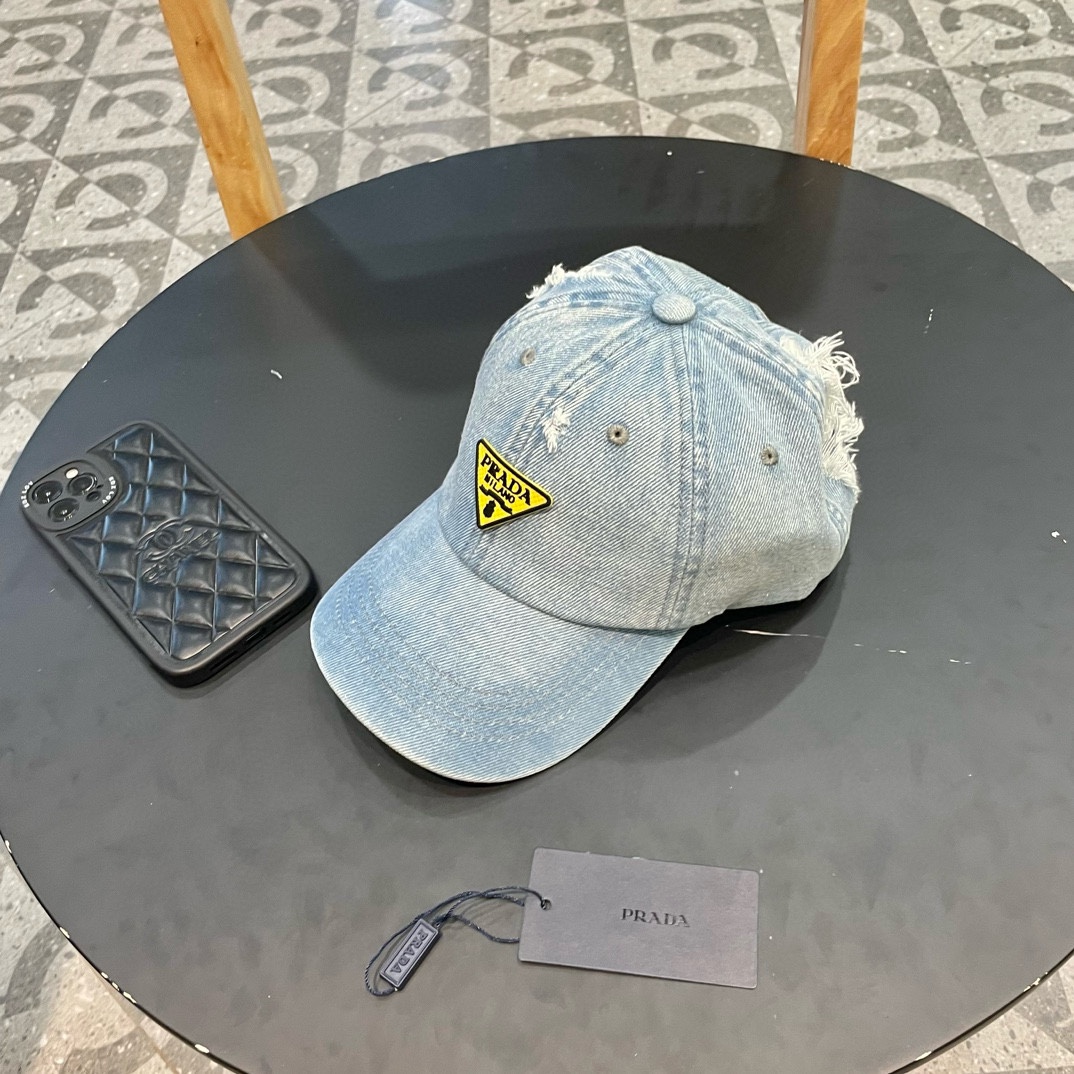  普拉达Prada 经典三角标棒球帽🧢万能必留款 戴一万年都好看 日常刚需 颜色完美 帽型正点 简直谁戴