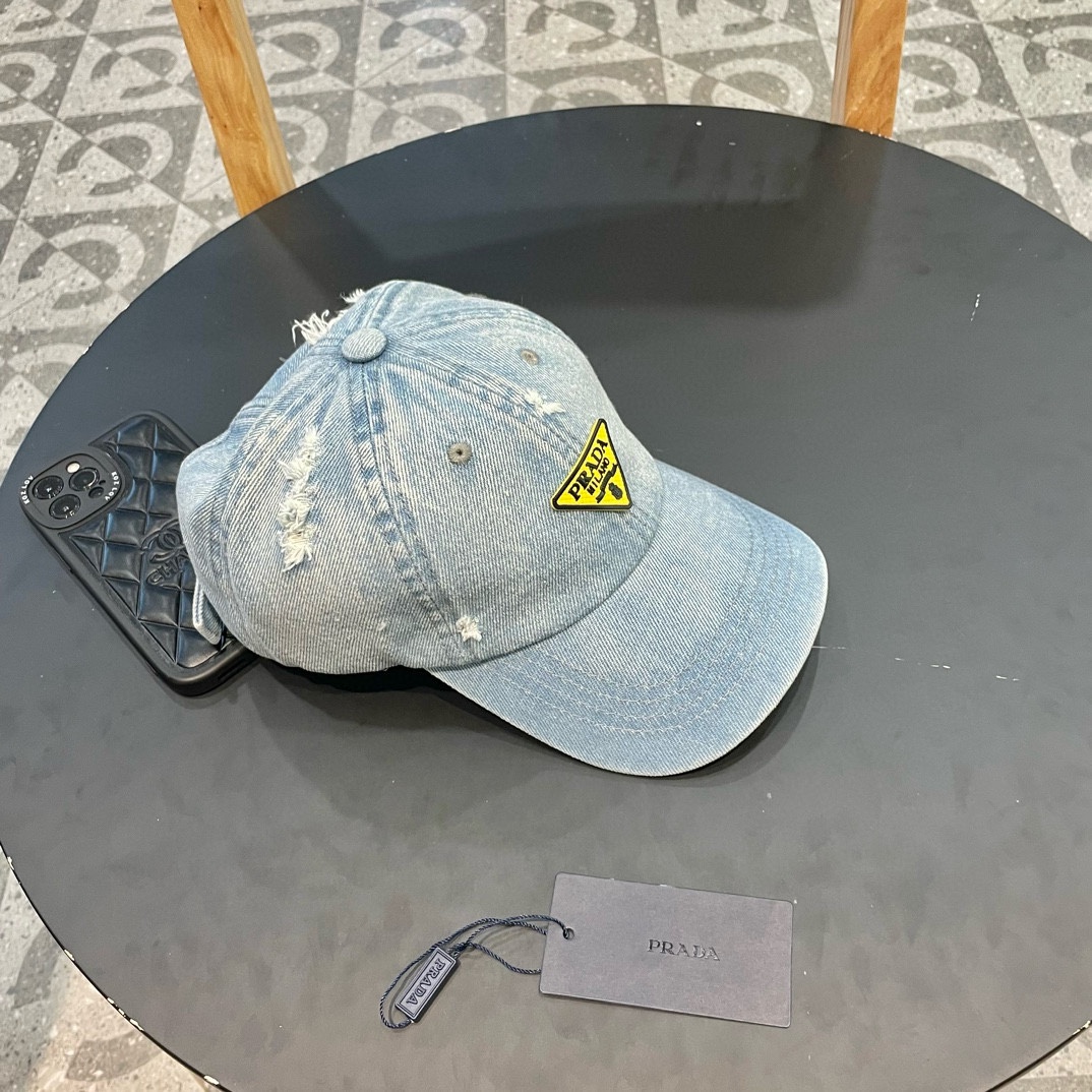  普拉达Prada 经典三角标棒球帽🧢万能必留款 戴一万年都好看 日常刚需 颜色完美 帽型正点 简直谁戴