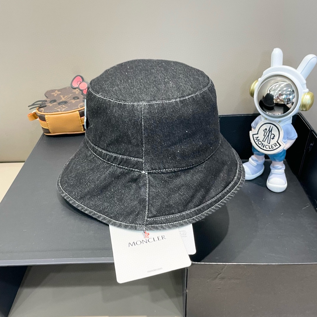  MONCLER蒙口🎩春新款高品质牛仔渔夫帽
超仙，超火爆💖质感很赞，出街超好搭配！时尚潮流！快快入手哦