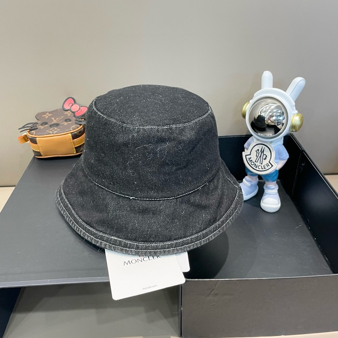  MONCLER蒙口🎩春新款高品质牛仔渔夫帽
超仙，超火爆💖质感很赞，出街超好搭配！时尚潮流！快快入手哦