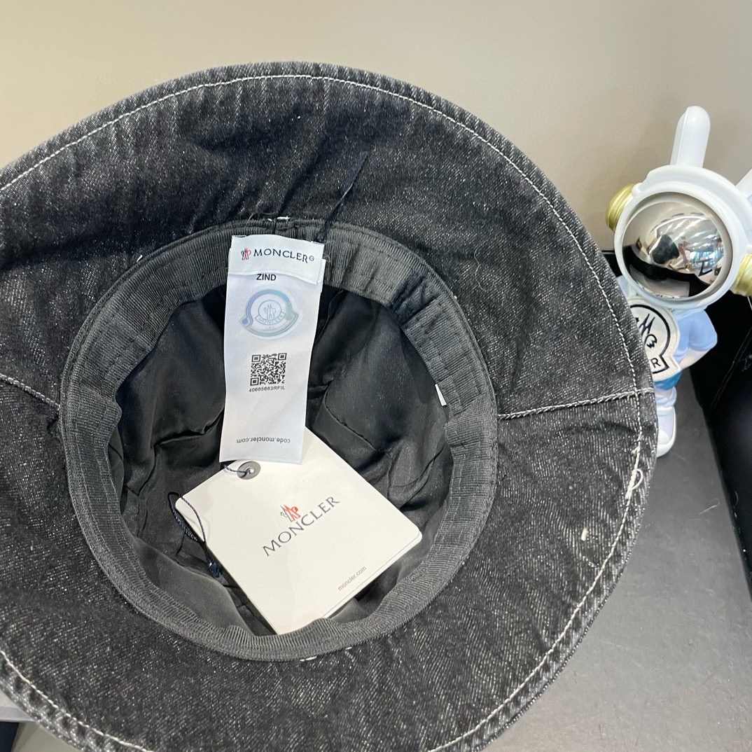  MONCLER蒙口🎩春新款高品质牛仔渔夫帽
超仙，超火爆💖质感很赞，出街超好搭配！时尚潮流！快快入手哦