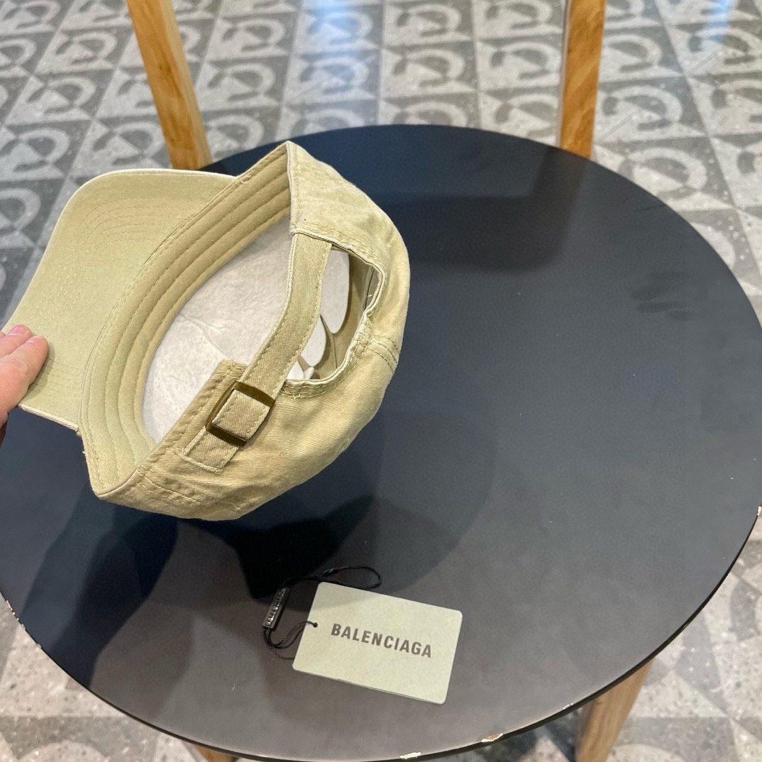  巴黎世家早春新款专柜新款简约刺绣款棒球帽，很潮！休闲运动款，经典制作，超级好搭衣服！