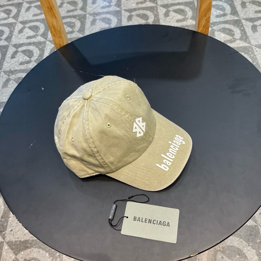  巴黎世家早春新款专柜新款简约刺绣款棒球帽，很潮！休闲运动款，经典制作，超级好搭衣服！