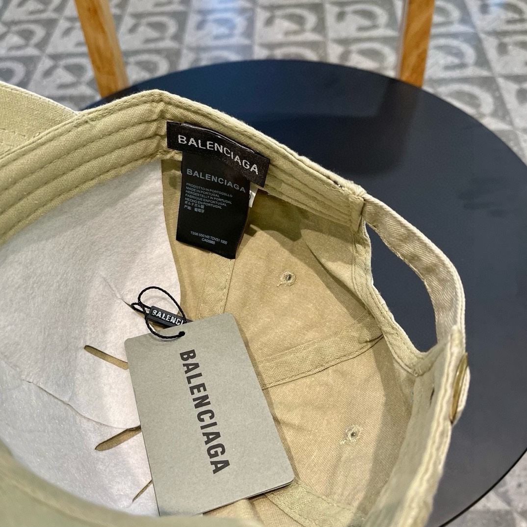  巴黎世家早春新款专柜新款简约刺绣款棒球帽，很潮！休闲运动款，经典制作，超级好搭衣服！