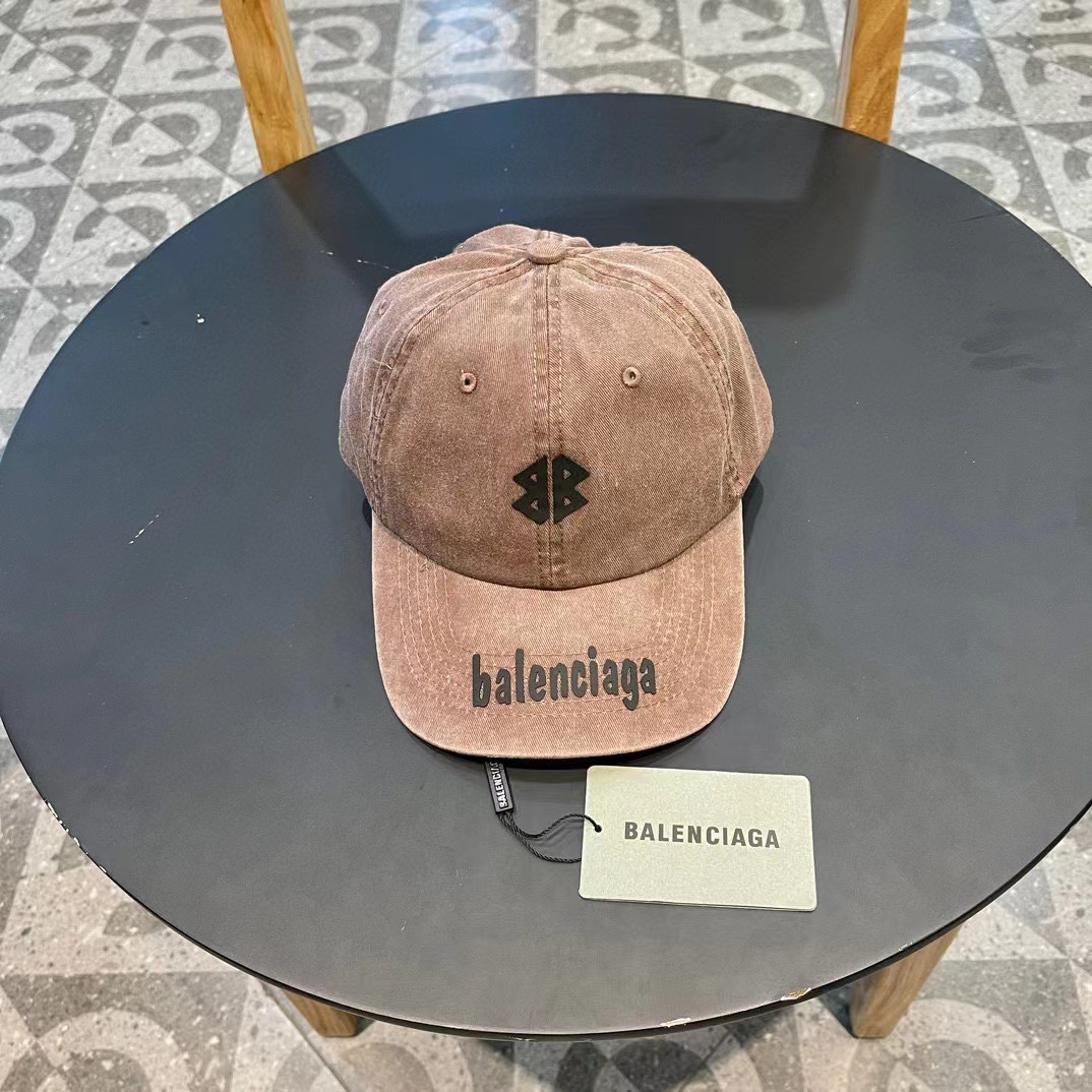  巴黎世家早春新款专柜新款简约刺绣款棒球帽，很潮！休闲运动款，经典制作，超级好搭衣服！