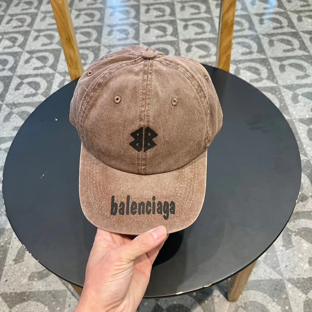  巴黎世家早春新款专柜新款简约刺绣款棒球帽，很潮！休闲运动款，经典制作，超级好搭衣服！