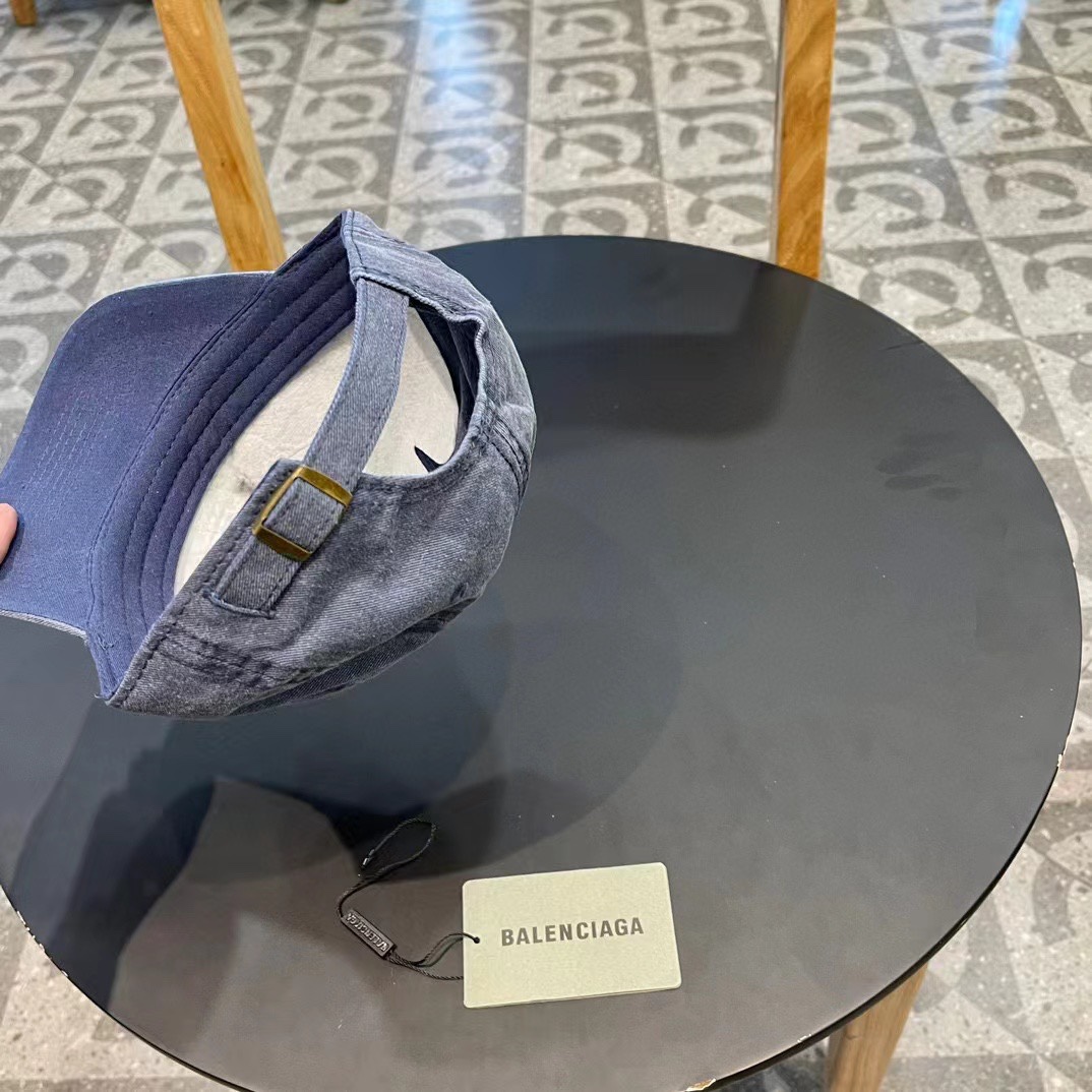  巴黎世家早春新款专柜新款简约刺绣款棒球帽，很潮！休闲运动款，经典制作，超级好搭衣服！