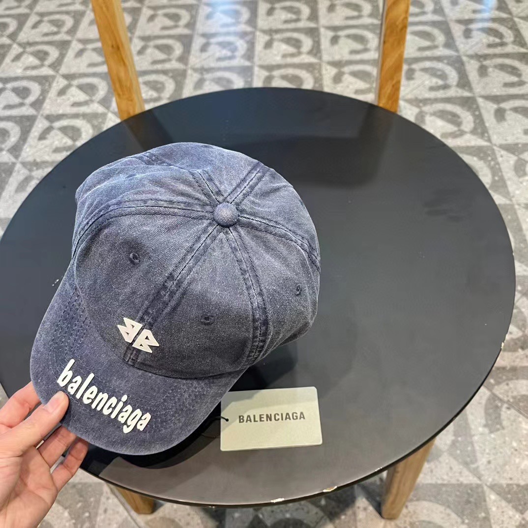  巴黎世家早春新款专柜新款简约刺绣款棒球帽，很潮！休闲运动款，经典制作，超级好搭衣服！