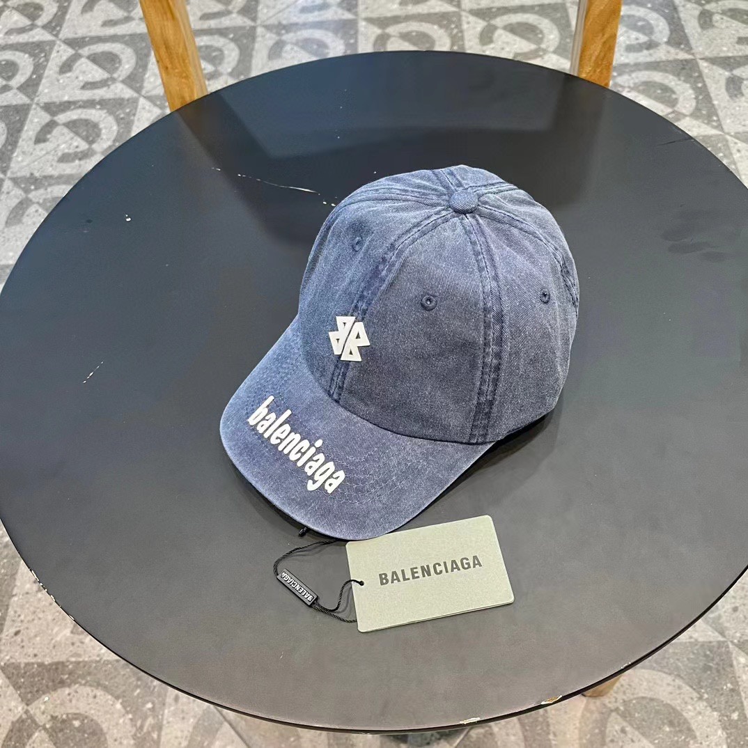  巴黎世家早春新款专柜新款简约刺绣款棒球帽，很潮！休闲运动款，经典制作，超级好搭衣服！