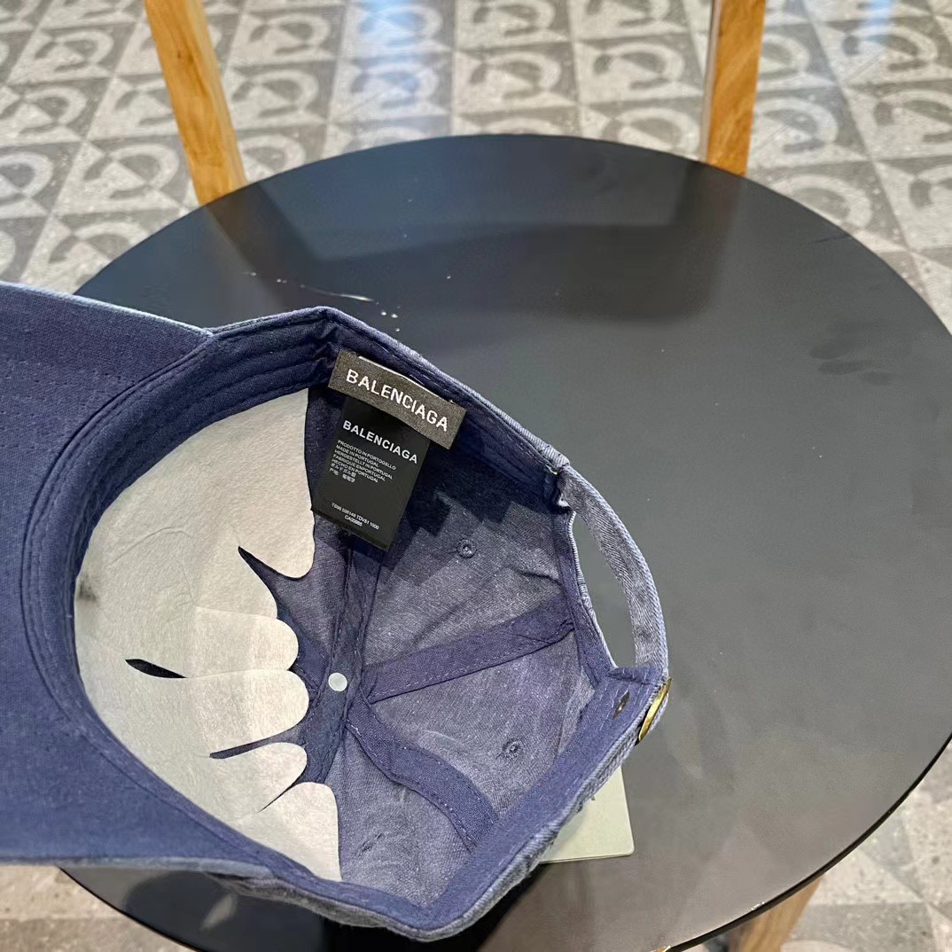  巴黎世家早春新款专柜新款简约刺绣款棒球帽，很潮！休闲运动款，经典制作，超级好搭衣服！