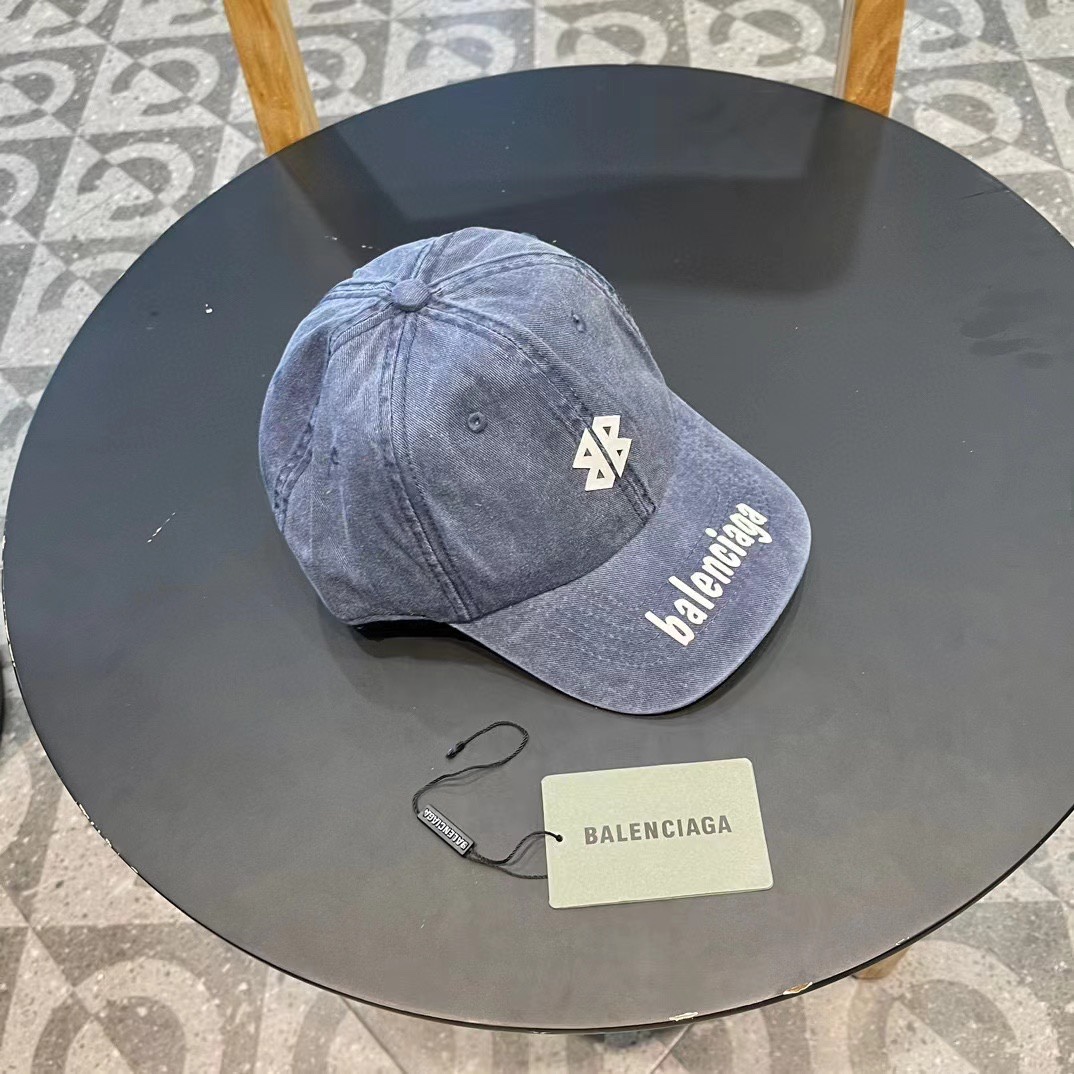  巴黎世家早春新款专柜新款简约刺绣款棒球帽，很潮！休闲运动款，经典制作，超级好搭衣服！