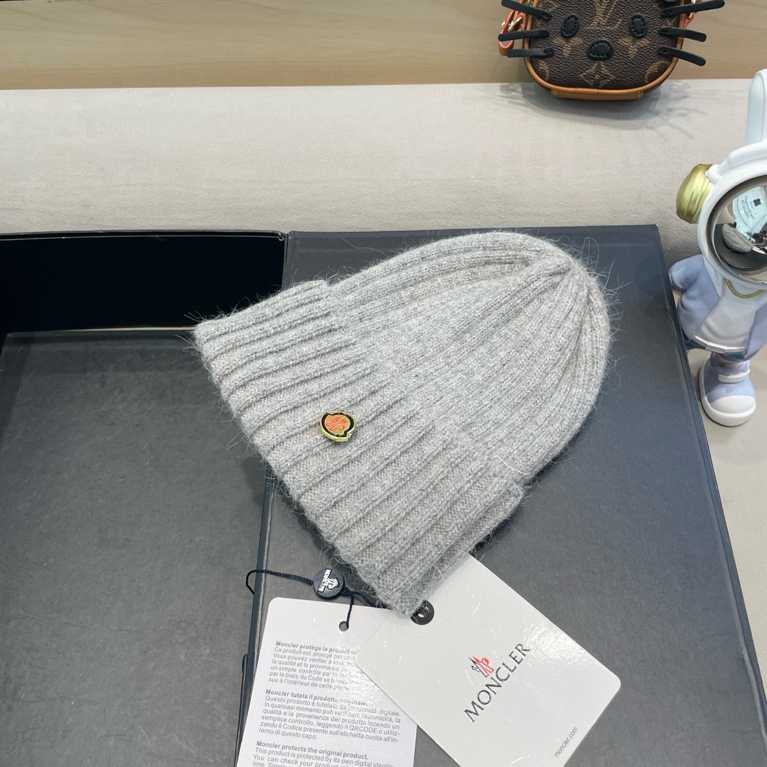   蒙口Moncler盟可睐💥新款经典针织帽，非常柔软亲肤，弹性很好💓有质感又非常百搭的款式~保暖的  