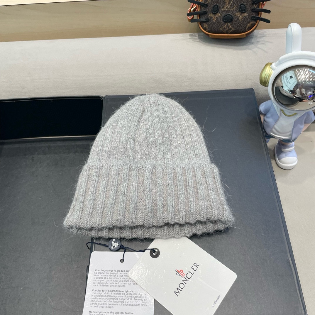   蒙口Moncler盟可睐💥新款经典针织帽，非常柔软亲肤，弹性很好💓有质感又非常百搭的款式~保暖的  