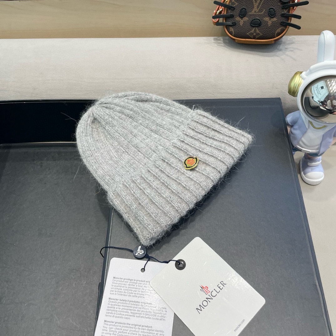   蒙口Moncler盟可睐💥新款经典针织帽，非常柔软亲肤，弹性很好💓有质感又非常百搭的款式~保暖的  