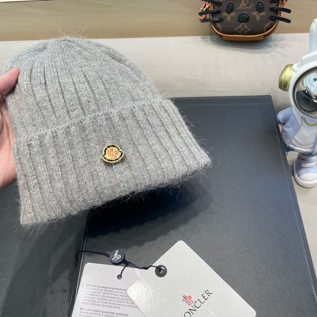   蒙口Moncler盟可睐💥新款经典针织帽，非常柔软亲肤，弹性很好💓有质感又非常百搭的款式~保暖的  