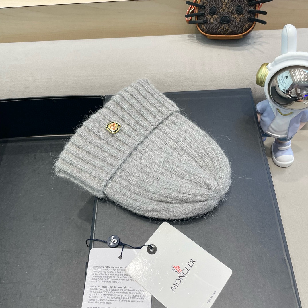   蒙口Moncler盟可睐💥新款经典针织帽，非常柔软亲肤，弹性很好💓有质感又非常百搭的款式~保暖的  