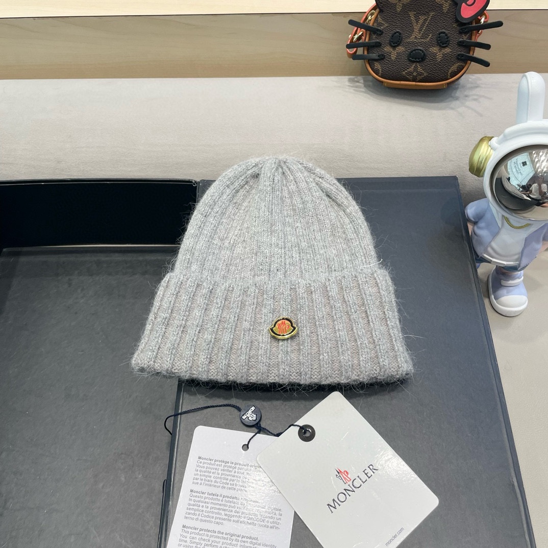   蒙口Moncler盟可睐💥新款经典针织帽，非常柔软亲肤，弹性很好💓有质感又非常百搭的款式~保暖的  