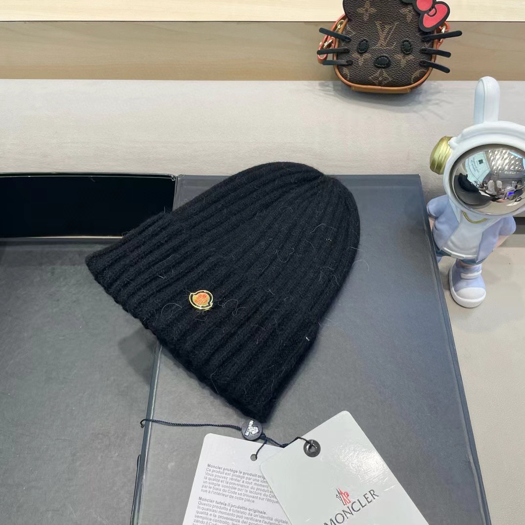   蒙口Moncler盟可睐💥新款经典针织帽，非常柔软亲肤，弹性很好💓有质感又非常百搭的款式~保暖的  
