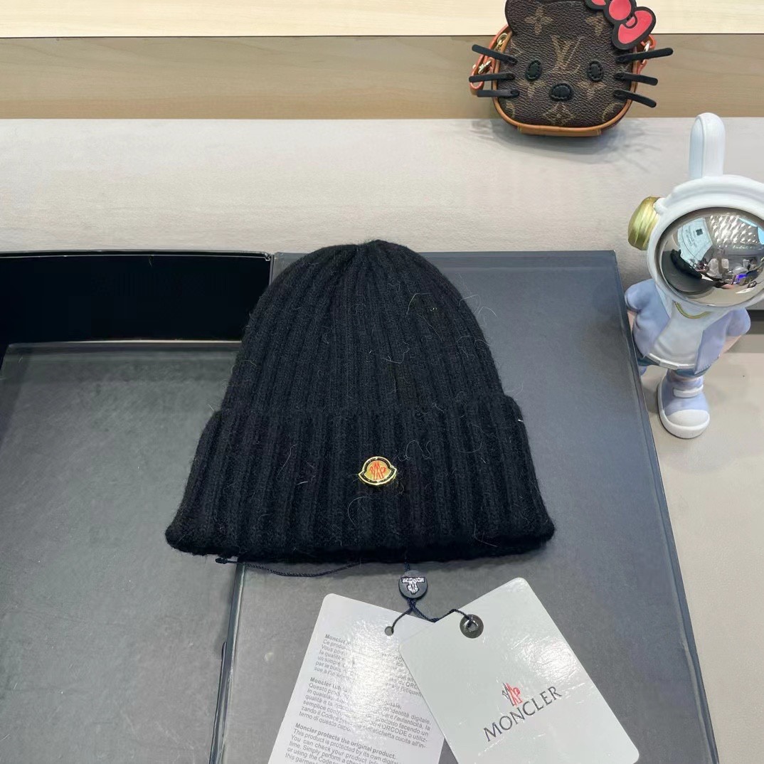   蒙口Moncler盟可睐💥新款经典针织帽，非常柔软亲肤，弹性很好💓有质感又非常百搭的款式~保暖的  
