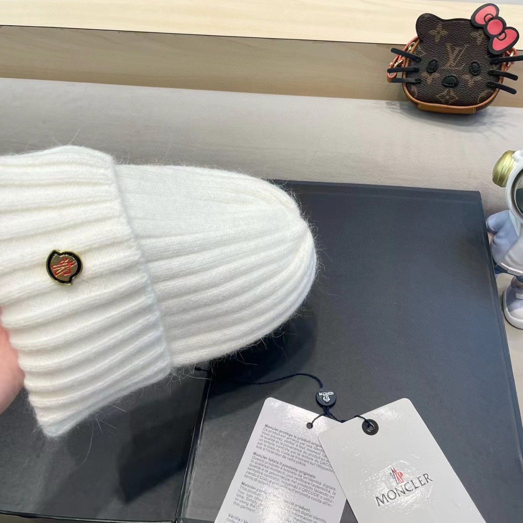   蒙口Moncler盟可睐💥新款经典针织帽，非常柔软亲肤，弹性很好💓有质感又非常百搭的款式~保暖的  