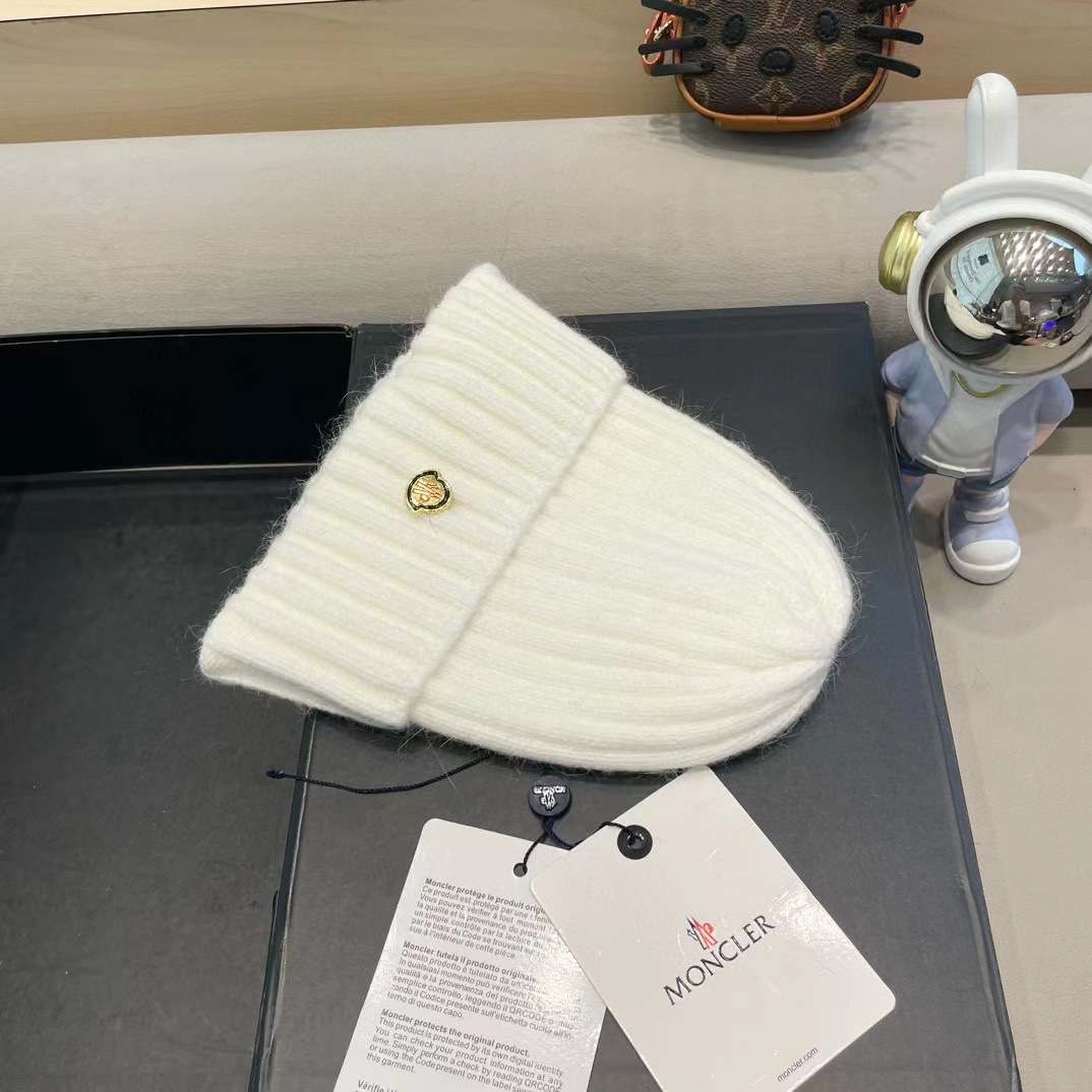   蒙口Moncler盟可睐💥新款经典针织帽，非常柔软亲肤，弹性很好💓有质感又非常百搭的款式~保暖的  