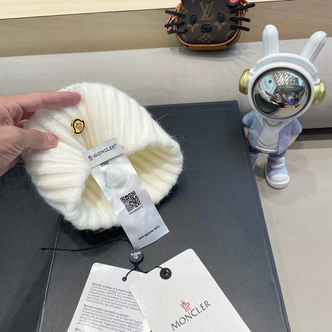   蒙口Moncler盟可睐💥新款经典针织帽，非常柔软亲肤，弹性很好💓有质感又非常百搭的款式~保暖的  