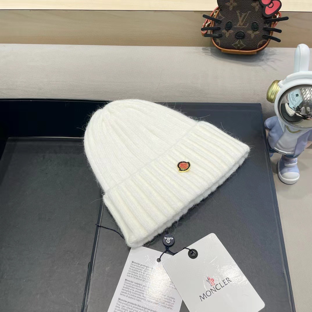   蒙口Moncler盟可睐💥新款经典针织帽，非常柔软亲肤，弹性很好💓有质感又非常百搭的款式~保暖的  