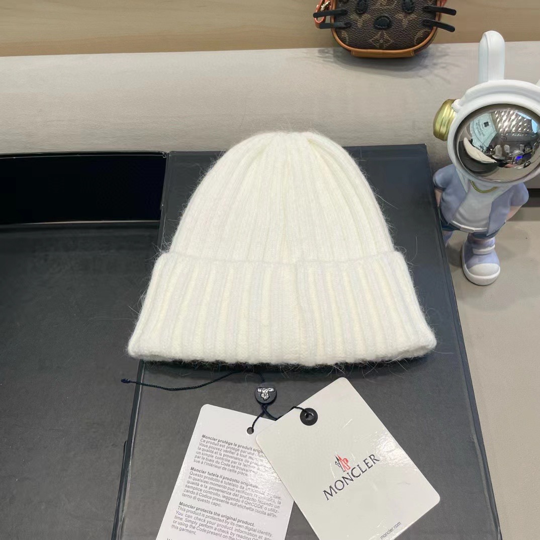   蒙口Moncler盟可睐💥新款经典针织帽，非常柔软亲肤，弹性很好💓有质感又非常百搭的款式~保暖的  