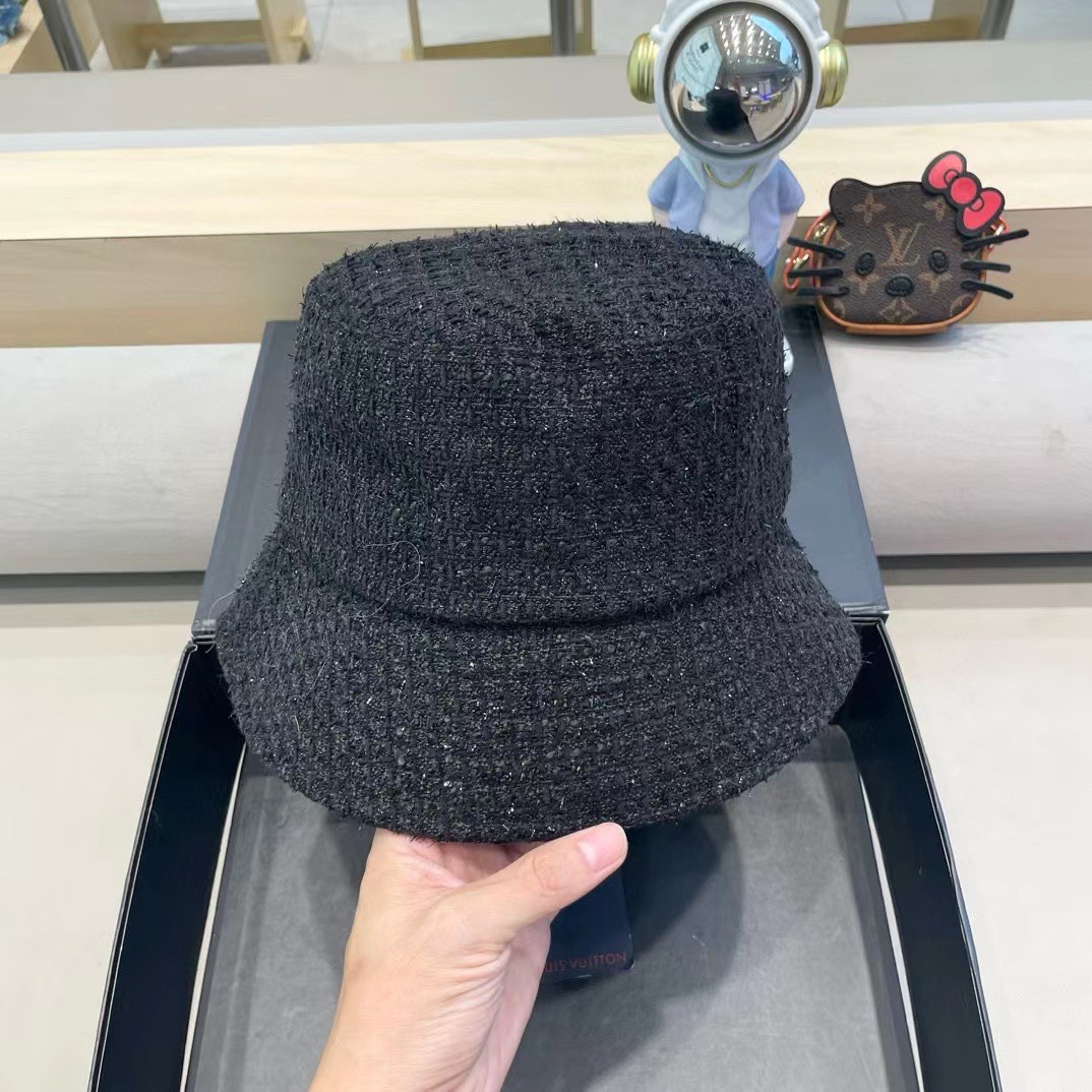  路易威登lv韩版休闲百搭盆帽女春秋季时尚素颜显脸小渔夫帽亮丝水桶帽