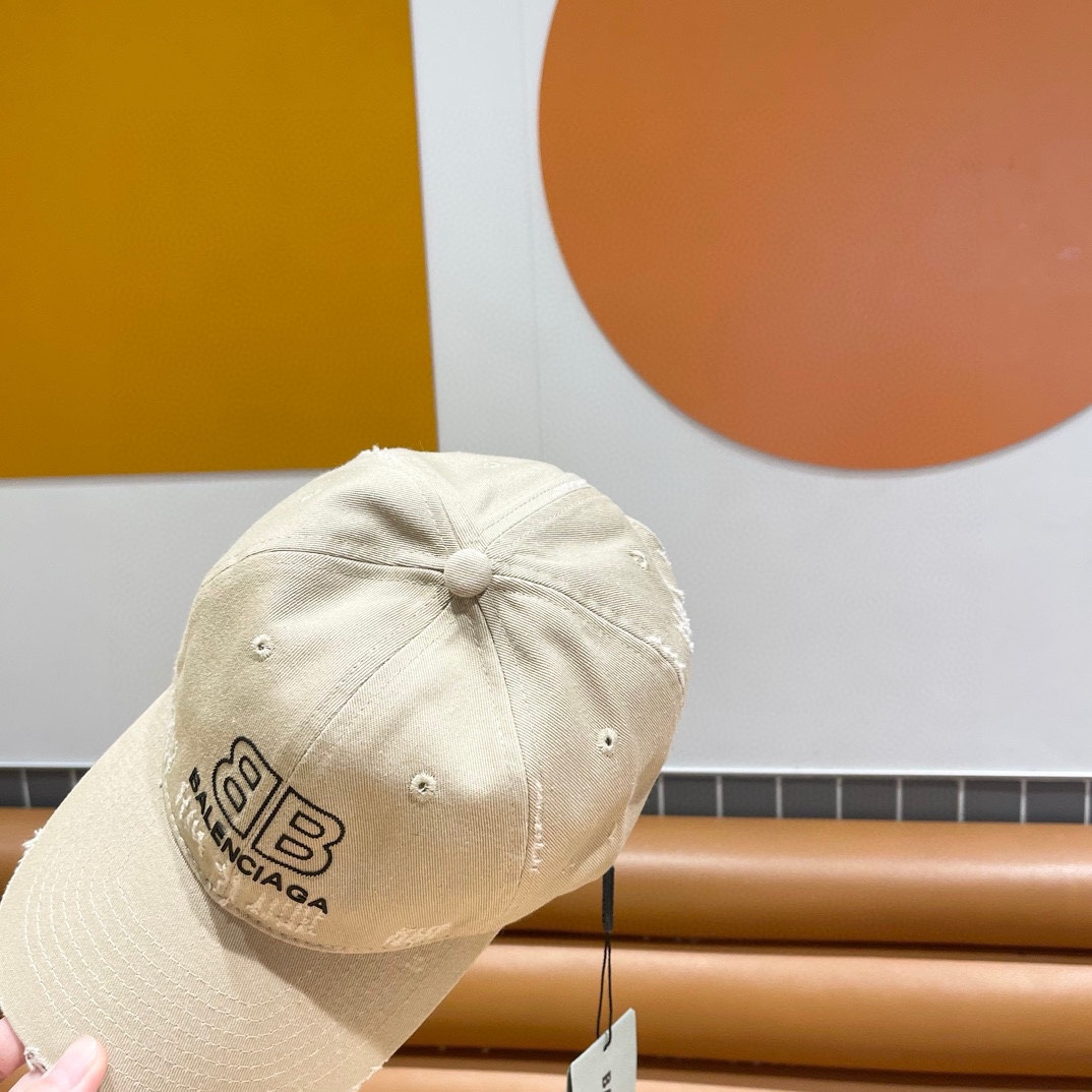    BALENCIAGA巴黎世家🆕春款新款个性棒球帽，高品质透气性巨佳，四季佩戴款
高颜值时尚单品！
