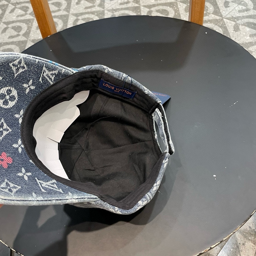 LV路易威登官网同步高版本 新款牛仔棒球帽火爆技术升级，洗水牛仔风街头风十足更符合现在时尚小哥哥小姐姐的