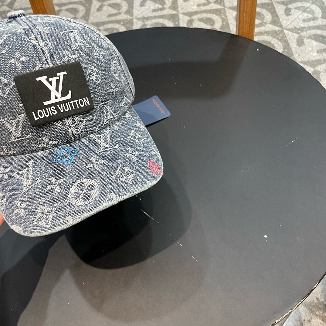 LV路易威登官网同步高版本 新款牛仔棒球帽火爆技术升级，洗水牛仔风街头风十足更符合现在时尚小哥哥小姐姐的