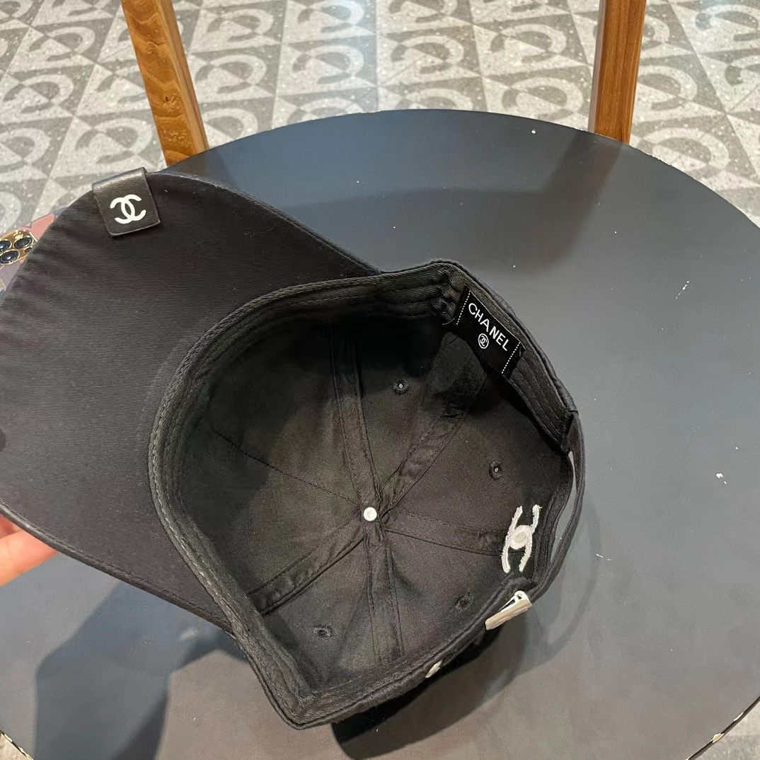  【CHANEL香奈儿】2025早春新款简约棒球帽，男女通用