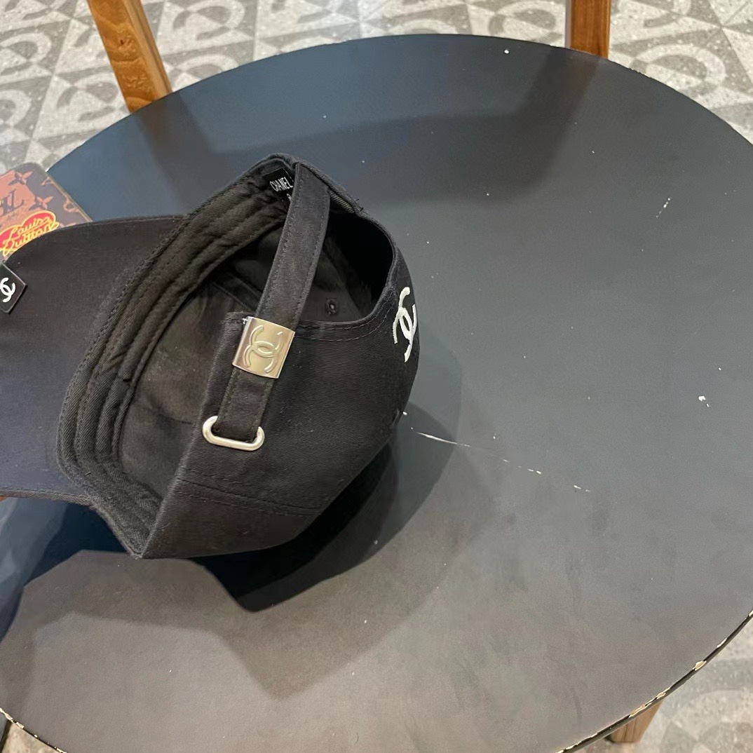  【CHANEL香奈儿】2025早春新款简约棒球帽，男女通用