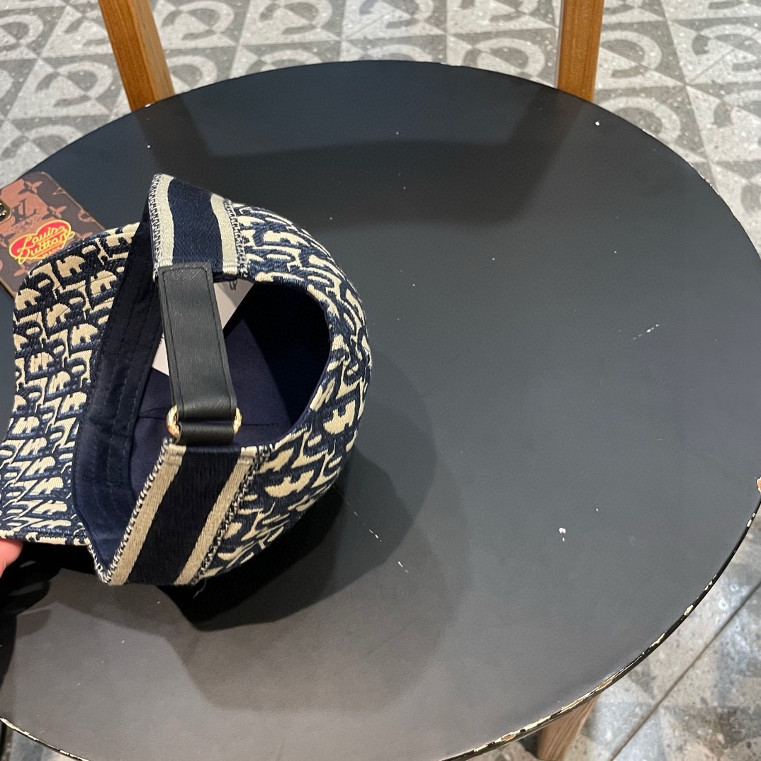  Dior(迪奥)新款原单棒球帽， Dior刺绣，网红明星同款，11开模订制，纯棉布料+头层牛皮，纯棉内