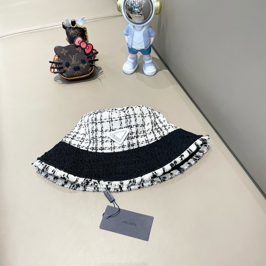 NO:214452,Prada inverted triangle mark autumn and winter fisherman hat with a strong sense of design, refreshing, very good head shape, can modify various head shapes, powerful versatile hats, fisherman hats, baseball hats, knit hats, hats, prada, espadrilles, hats19860909普拉达倒三角标秋冬渔夫帽 设计感超强,让人耳目一新 头型非常好,可以修饰各种头型,实力百搭款帽子渔夫帽棒球帽针织帽,帽子,prada,espadrilles,hats,hat