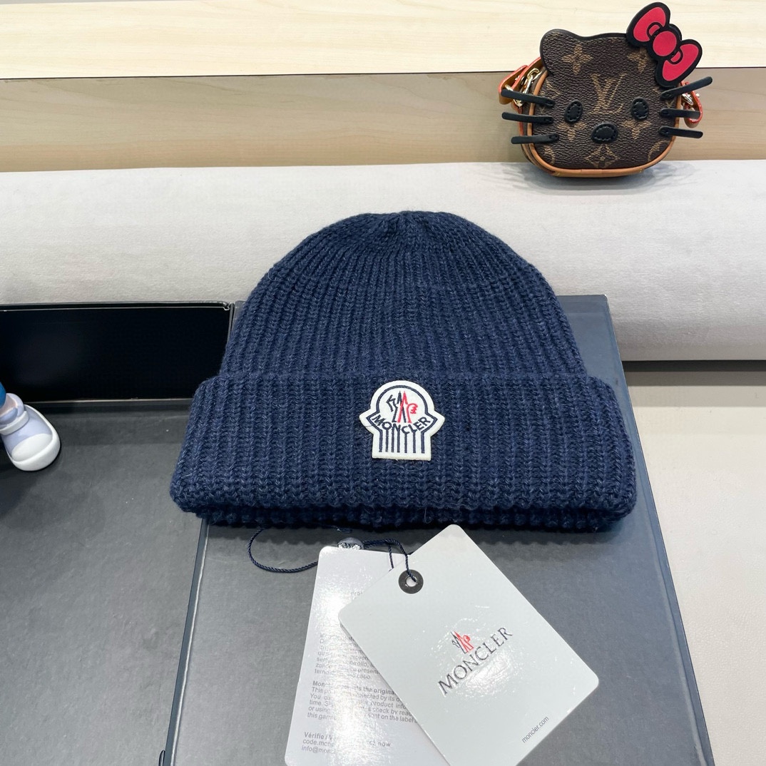 NO:214429,Moncler Moncler official website classic knitted hat, original single replica. Very soft and skin-friendly, very elastic, textured and very versatile style~ Warm cashmere wool hat, both size is elastic~ universal for men and women, can be worn for any head circumference. Super good quality, sincerely recommended hat Fisherman hat Baseball hat Knit hat, hat, christian louboutin, Moncler, Moncler, espadrilles, hats19860909蒙口Moncler盟可睐官网经典针织帽,原单复刻.非常柔软亲肤,弹性很好有质感又非常百搭的款式~保暖的 羊绒毛线帽,均码有弹性~男女通用,任何头围都可以佩戴.质量超好真心推荐帽子渔夫帽棒球帽针织帽,帽子,christian louboutin,Moncler,Moncler,espadrilles,hats,hat