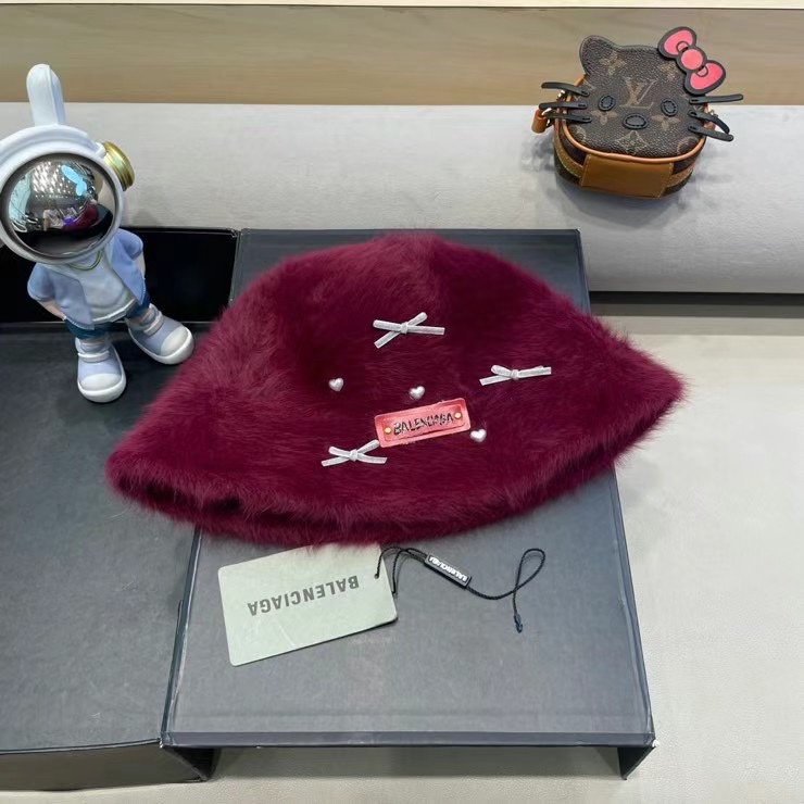 NO:214457,Balenciaga sweet bow button rabbit fur fisherman hat women new autumn and winter warm face showing small bucket hat trendy hat fisherman hat baseball hat knit hat, hat, balenciaga, espadrilles, hats19860909巴黎世家甜美蝴蝶结纽扣兔毛渔夫帽子女新款秋冬季保暖显脸小水桶帽潮帽子渔夫帽棒球帽针织帽,帽子,balenciaga,espadrilles,hats,hat