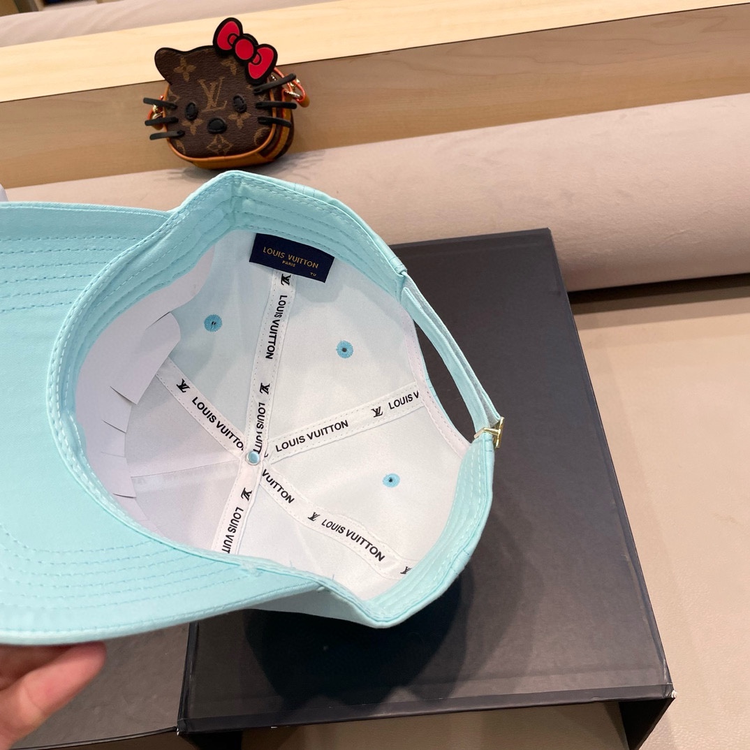  路易威登LouisVuitton2025新款牛仔棒球帽🧢  
LV棒球帽，简约大气，男女通用