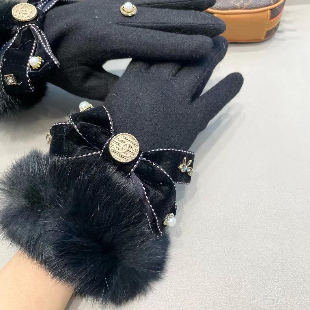 Chanel 香奈儿2024秋冬懒兔毛羊毛手套👍值得对比。。同款不同品质，秒杀市场差产品，羊毛十懒兔毛内