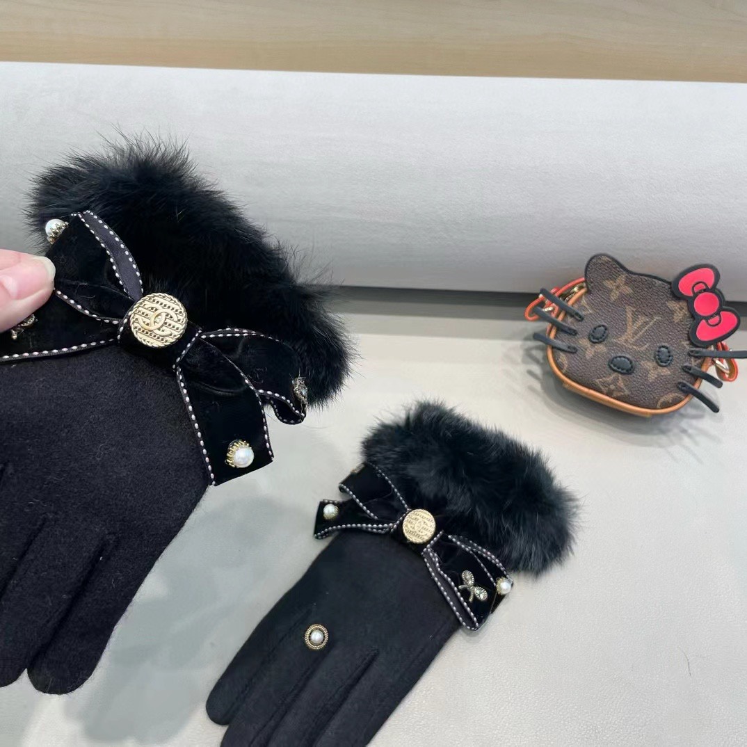 Chanel 香奈儿2024秋冬懒兔毛羊毛手套👍值得对比。。同款不同品质，秒杀市场差产品，羊毛十懒兔毛内